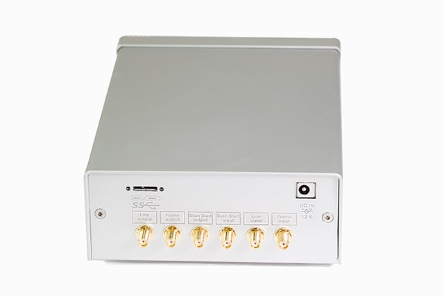 Rear panel of ArtUs EXT-2H with six SMA synchronisation connectors